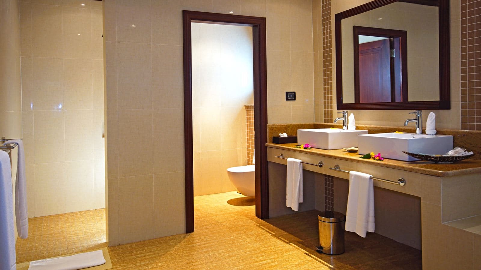 rooms-deluxe-room