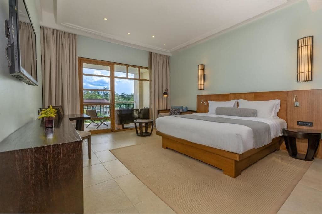 rooms-deluxe-ocean-side-view