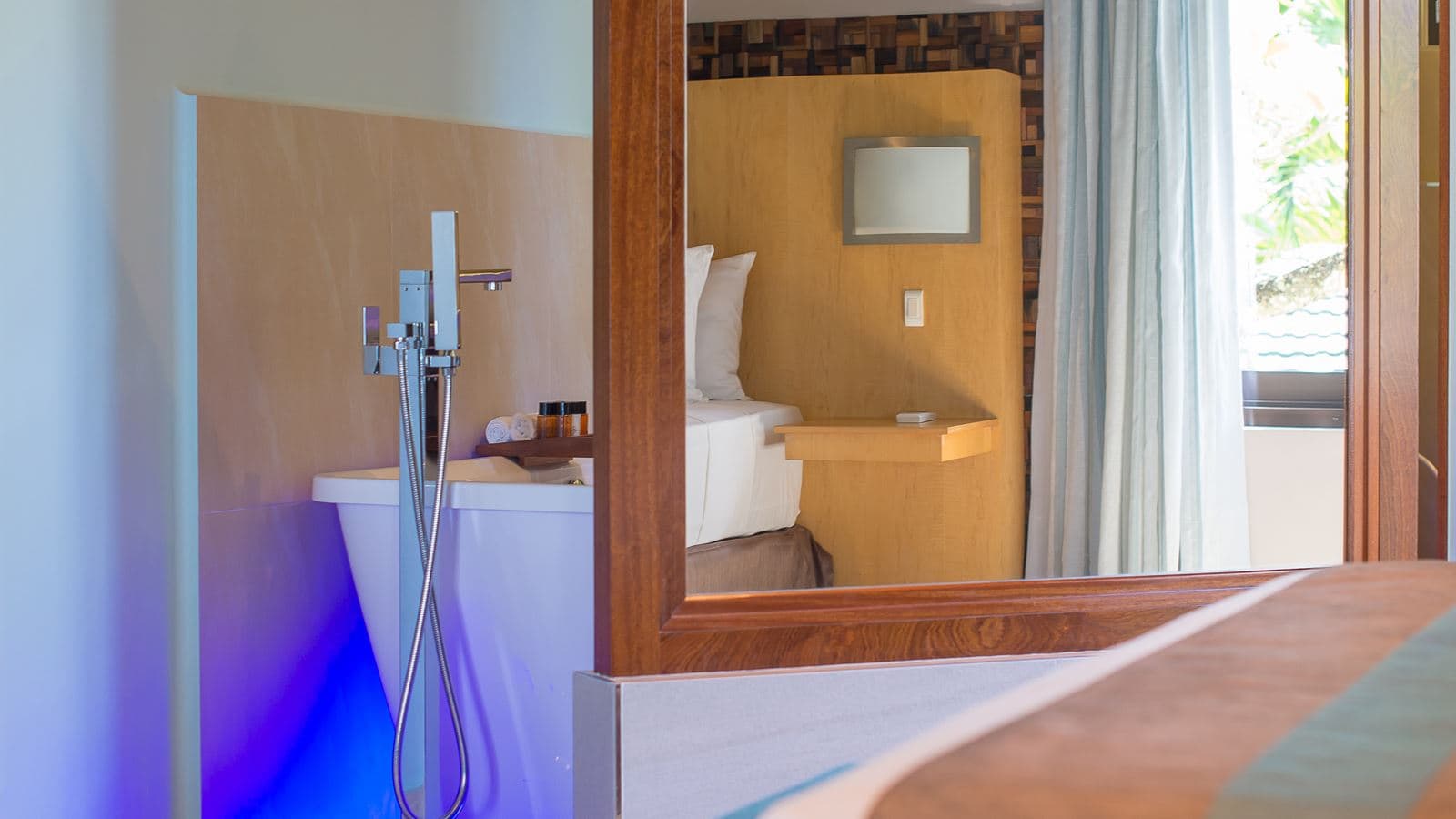 rooms-double-or-twin-superior-two-double-beds