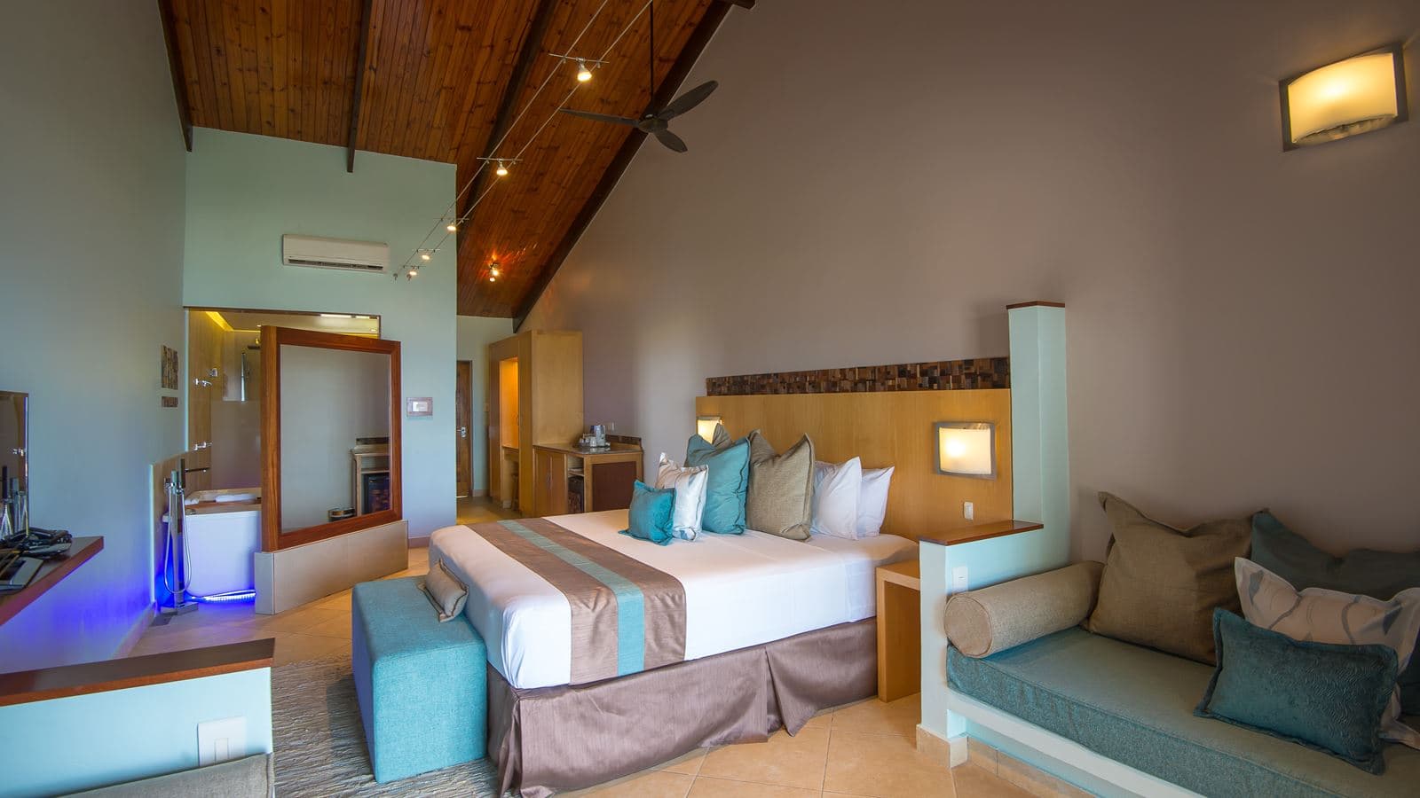 rooms-double-or-twin-superior-two-double-beds