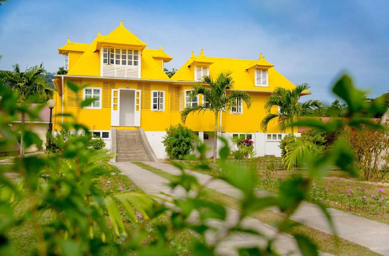 rooms-yellow-house