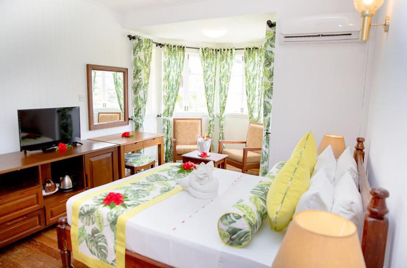 rooms-yellow-house