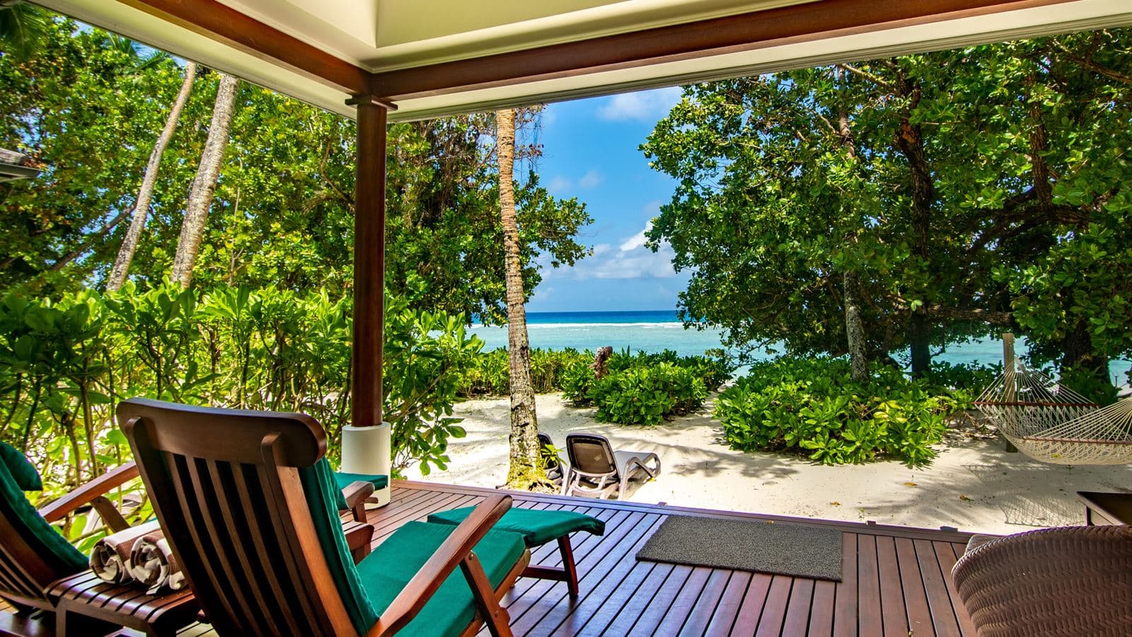 rooms-king-beachfront-villas
