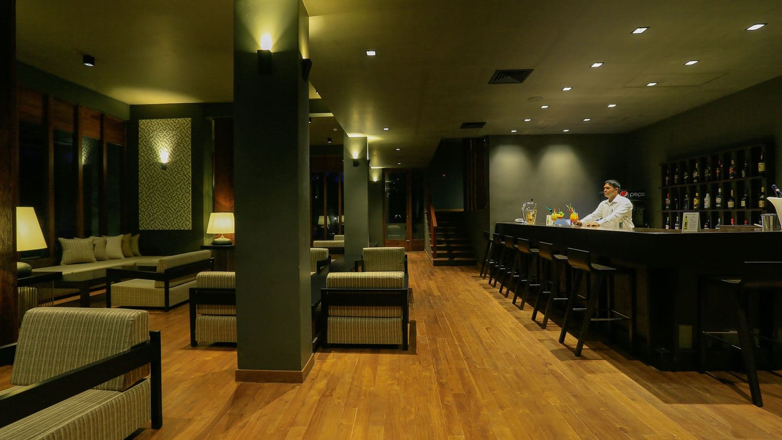 bars-main-bar