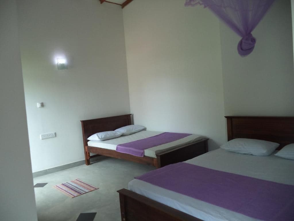 rooms-family-room-with-terrace-and-fan
