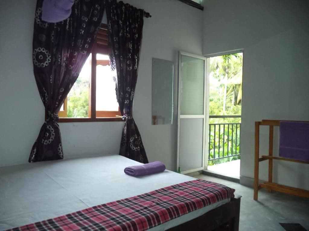 rooms-family-room-with-terrace-and-fan
