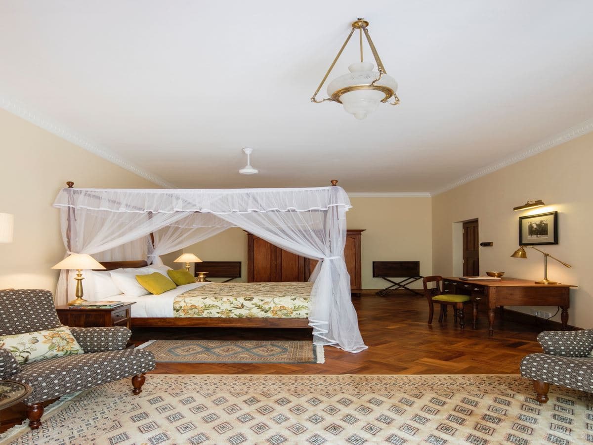 rooms-luxury-room
