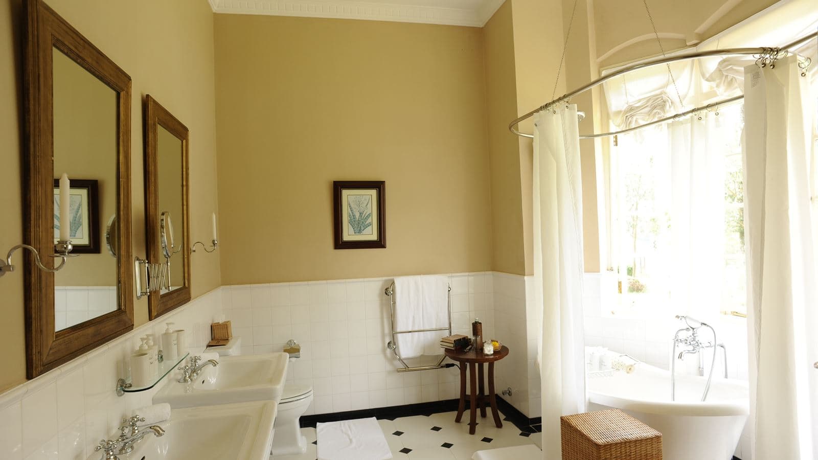 rooms-master-suite