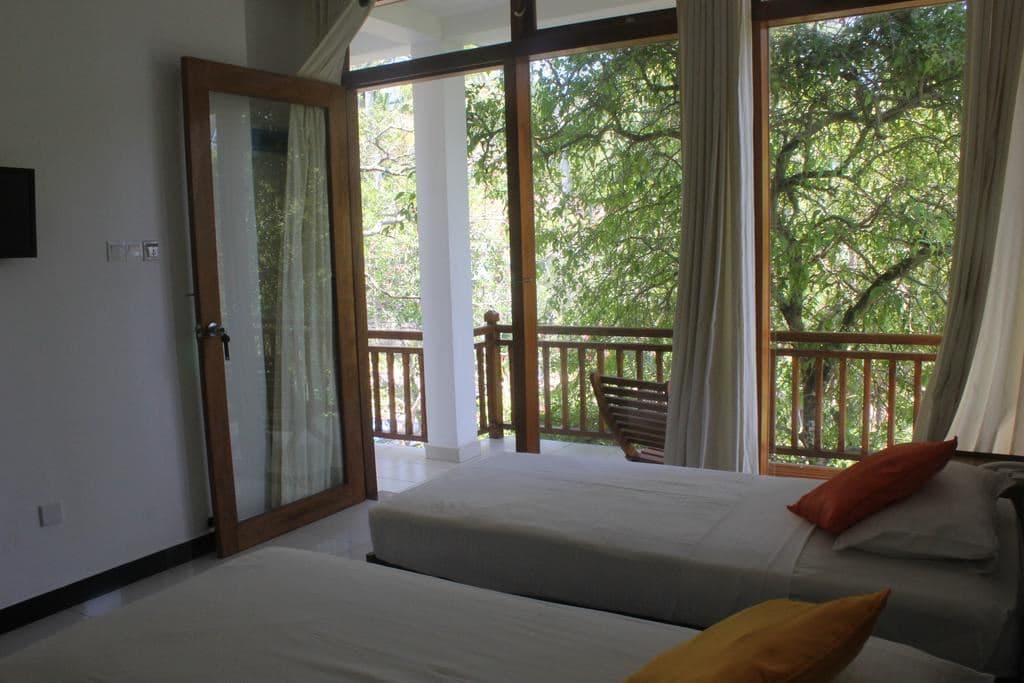 rooms-deluxe-pool-view