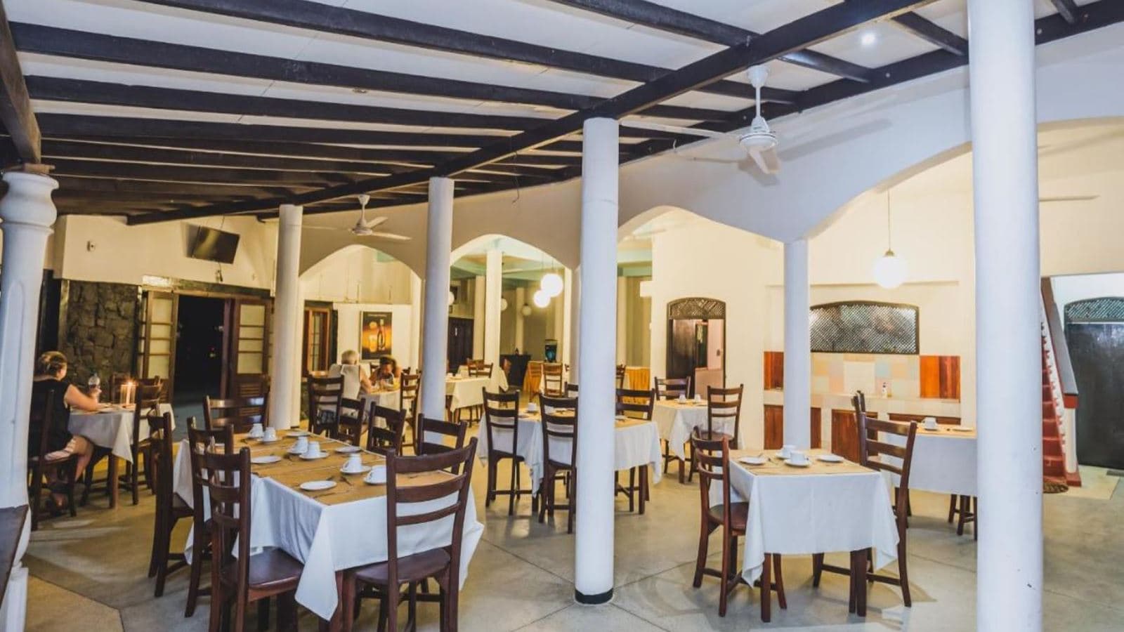 restaurants-restaurant