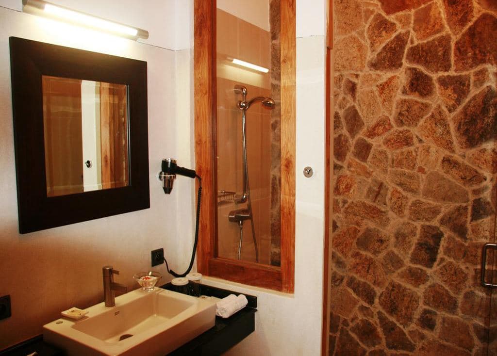 rooms-superior-room