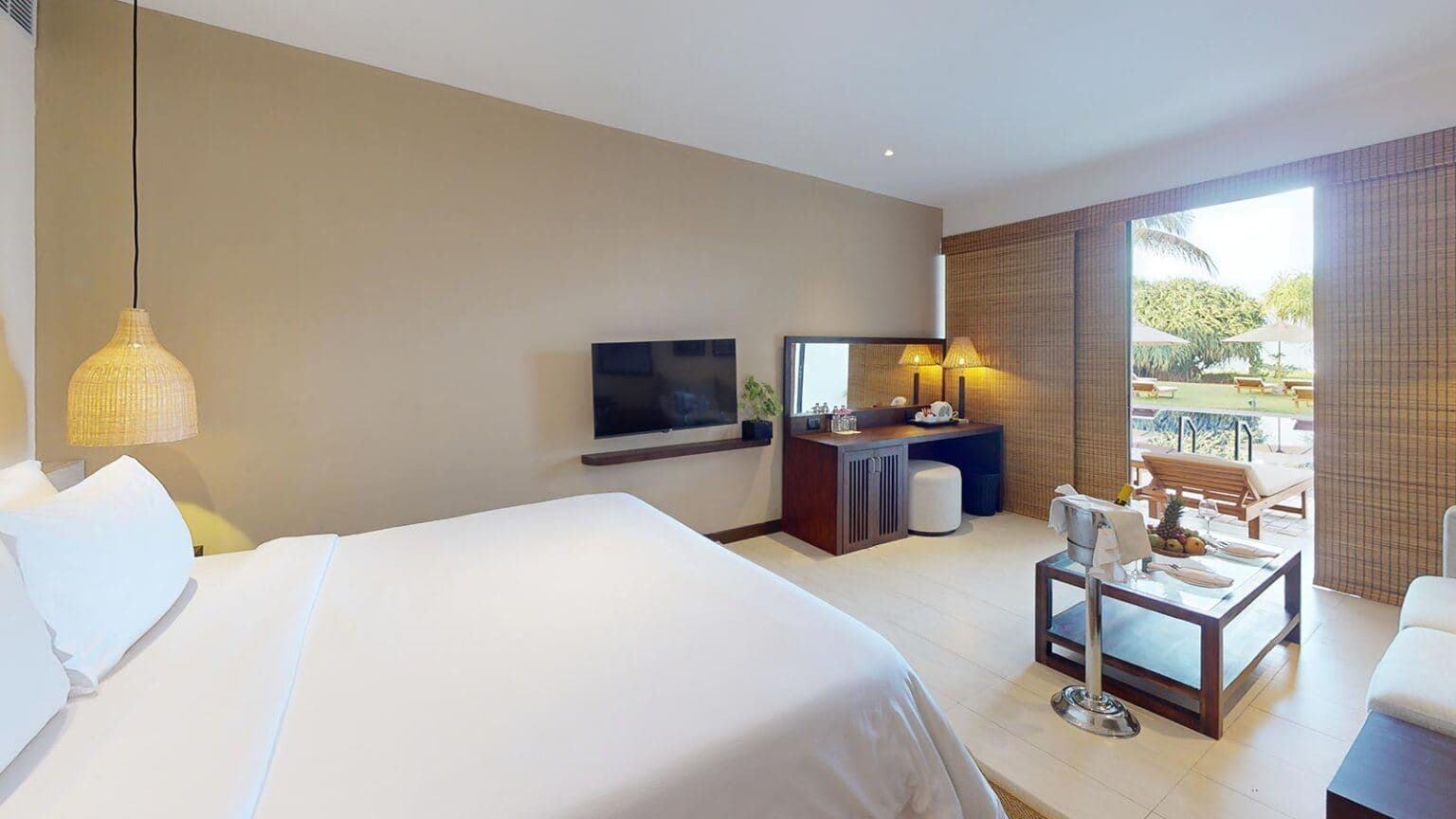 rooms-surf-pool-room