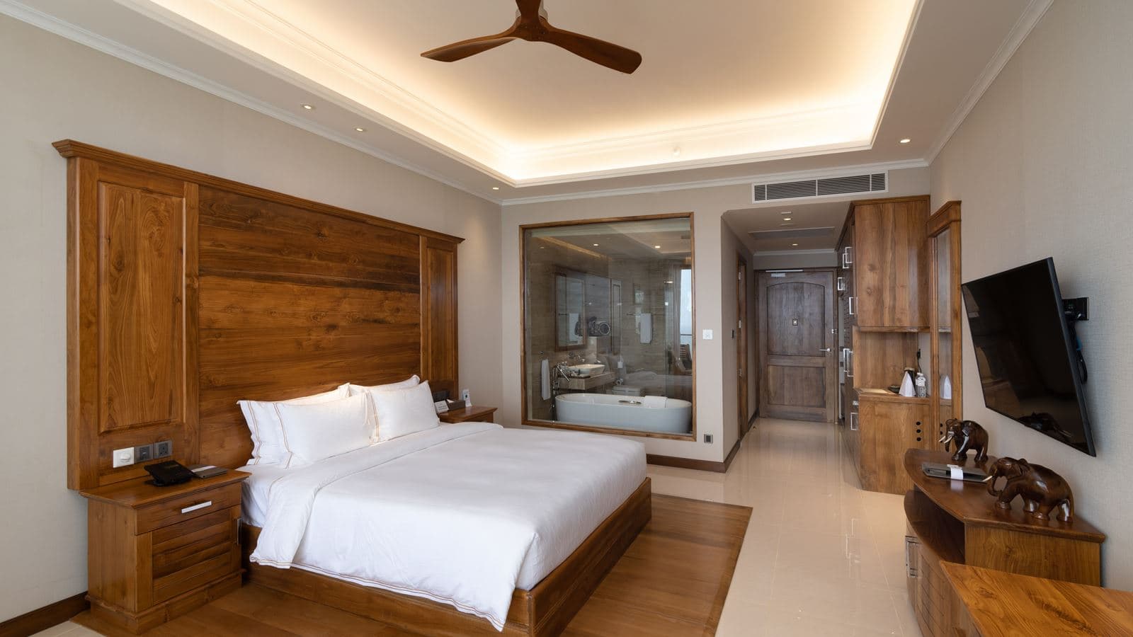 rooms-deluxe-room