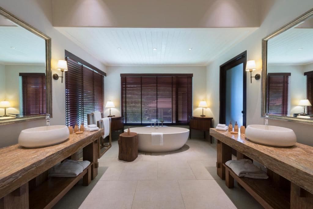 rooms-pool-view-junior-suite