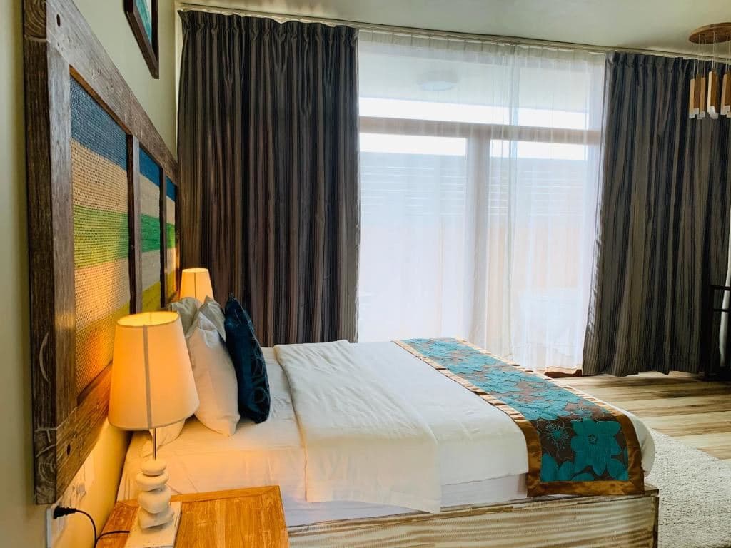 rooms-wave-queen-room