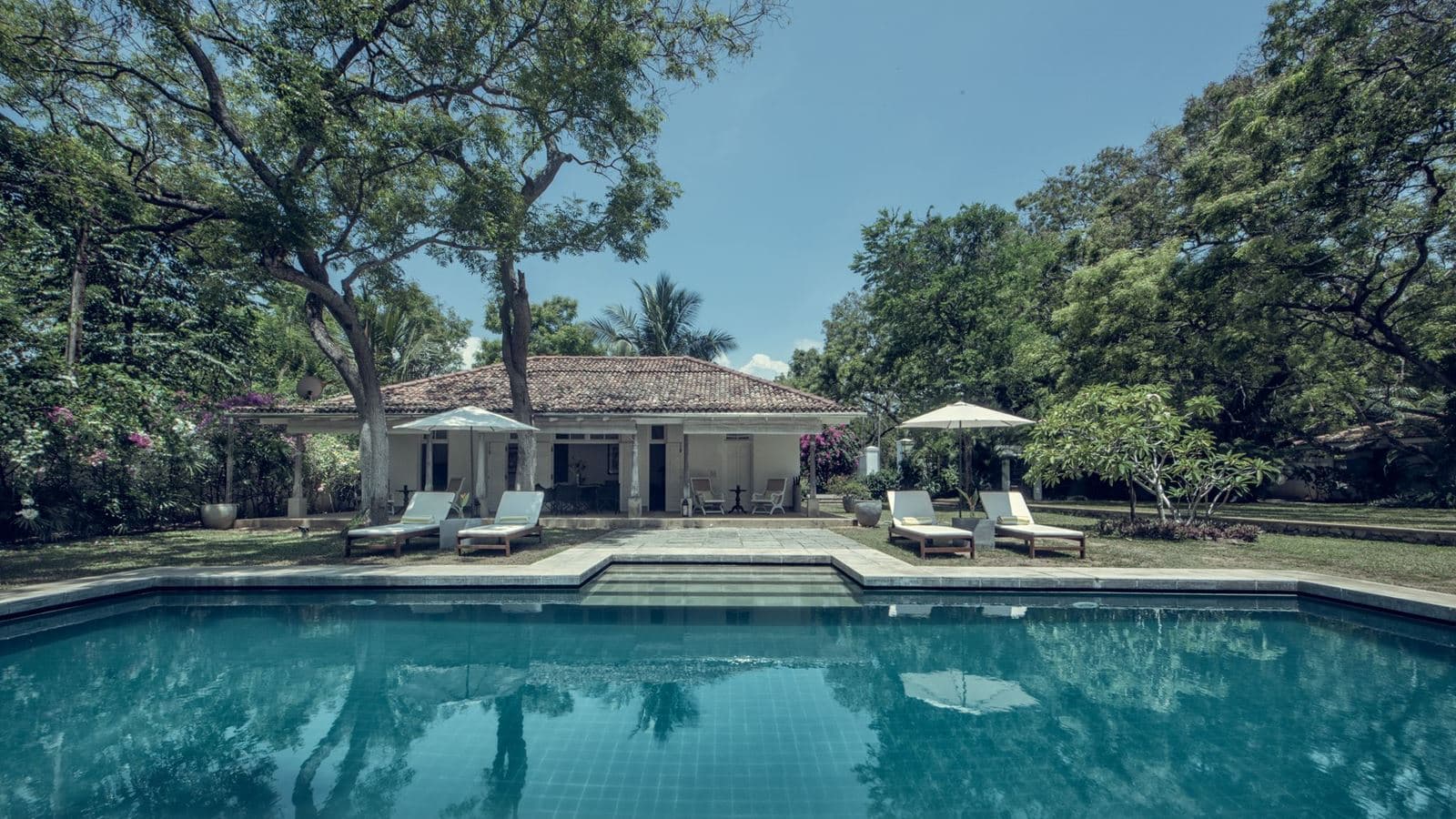 rooms-two-bedroom-pool-house