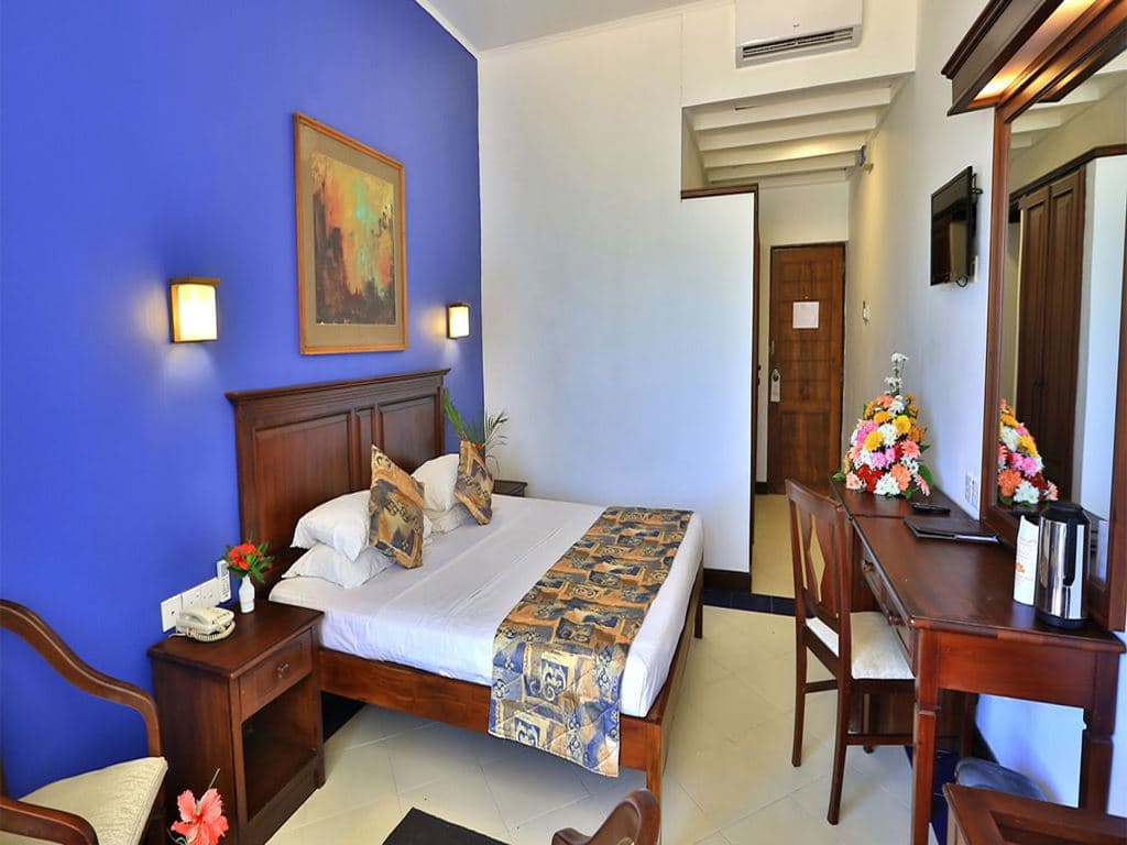 rooms-deluxe-room