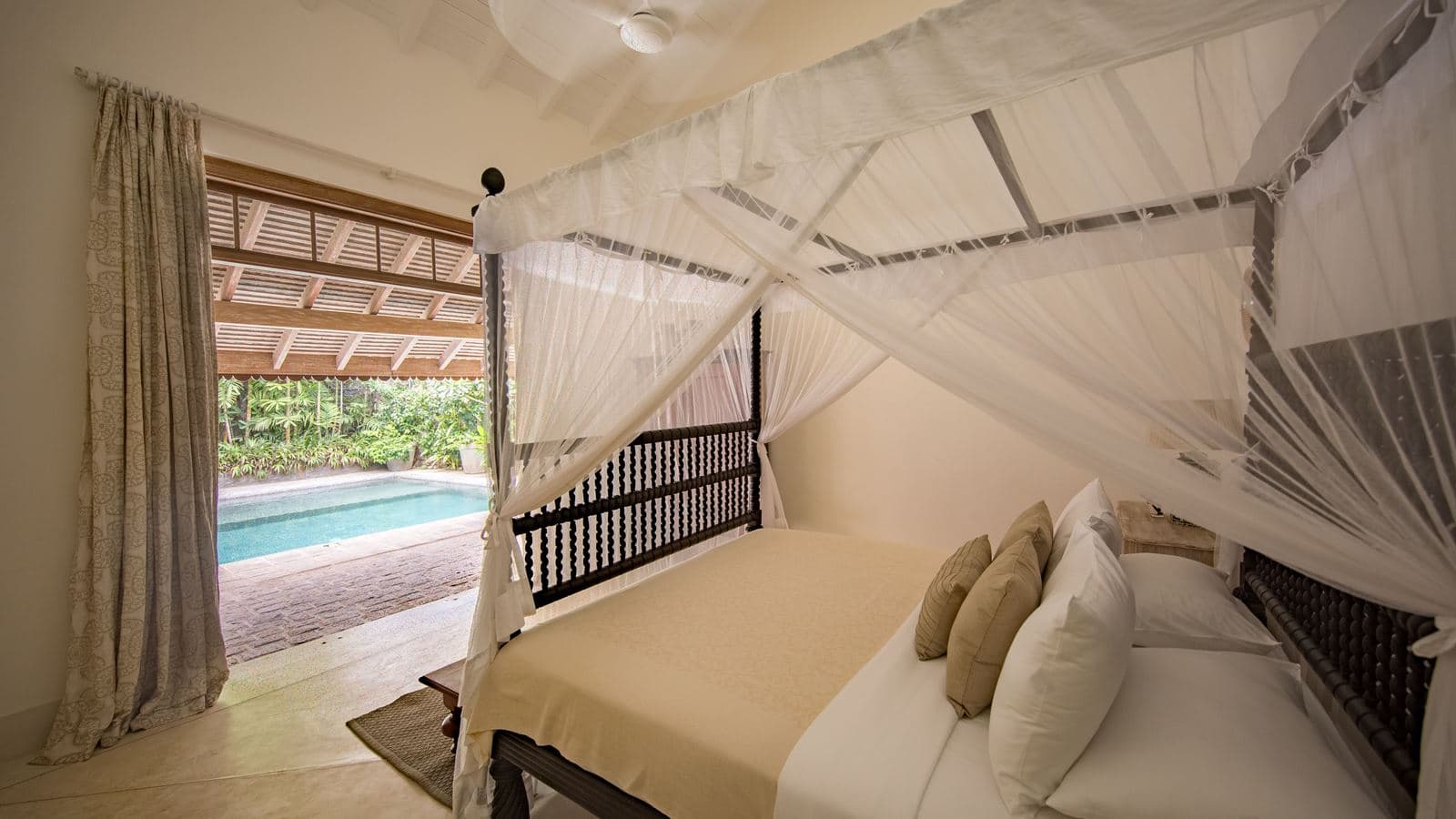 rooms-pool-room
