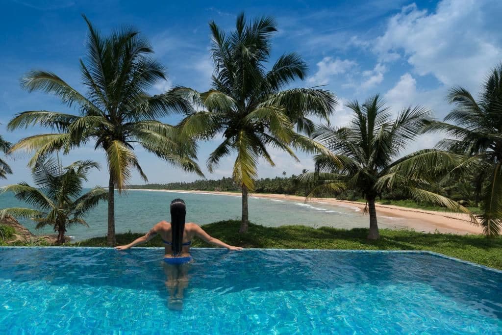 rooms-deluxe-suite-with-pool