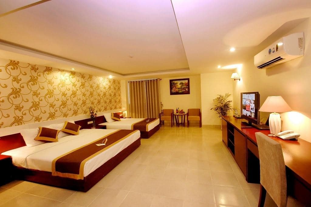 rooms-junior-suite-sea-view-with-balcony