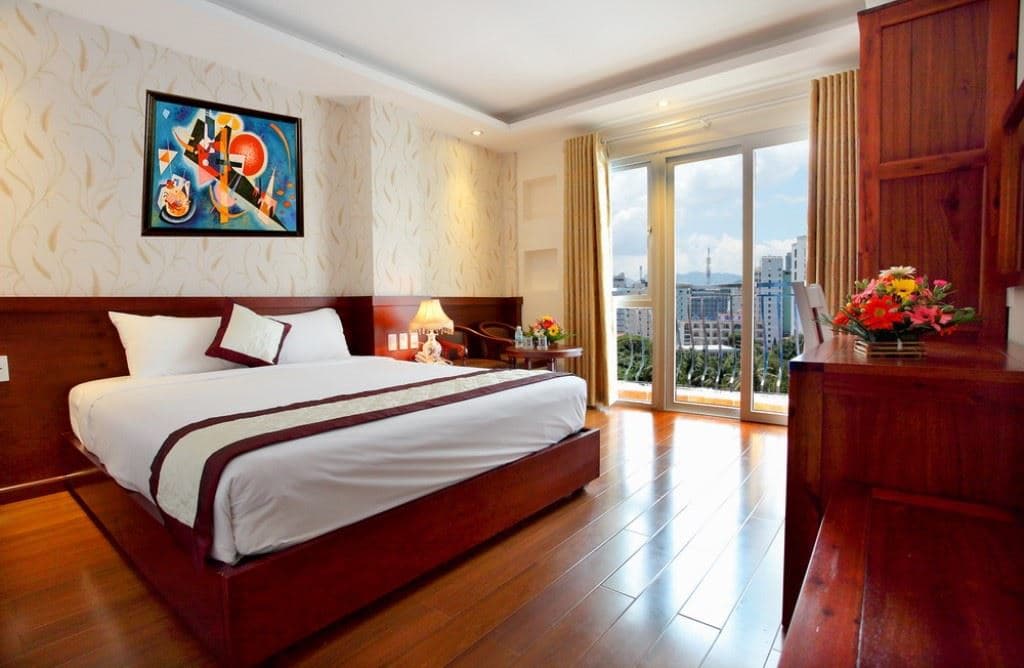 rooms-deluxe-room-with-balcony