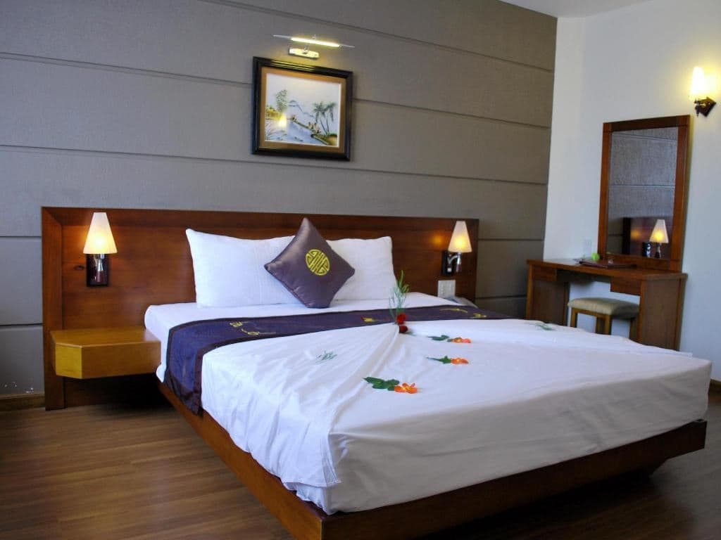 rooms-senior-deluxe-city-view