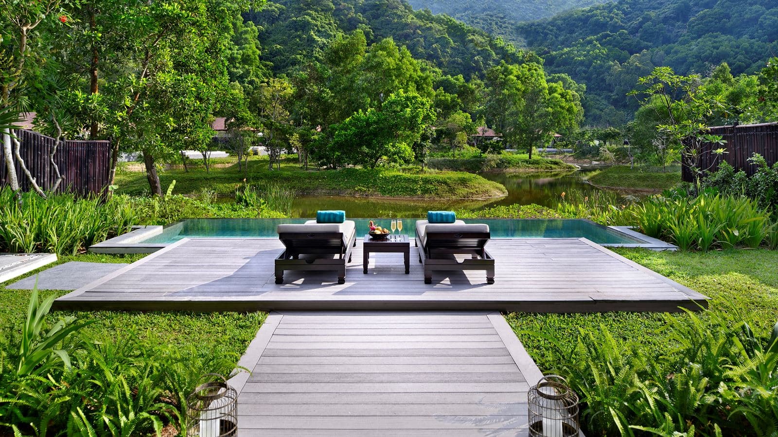 rooms-lagoon-pool-villa