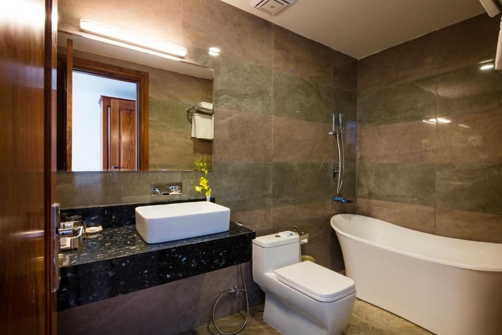 rooms-senior-seaview-with-balcony