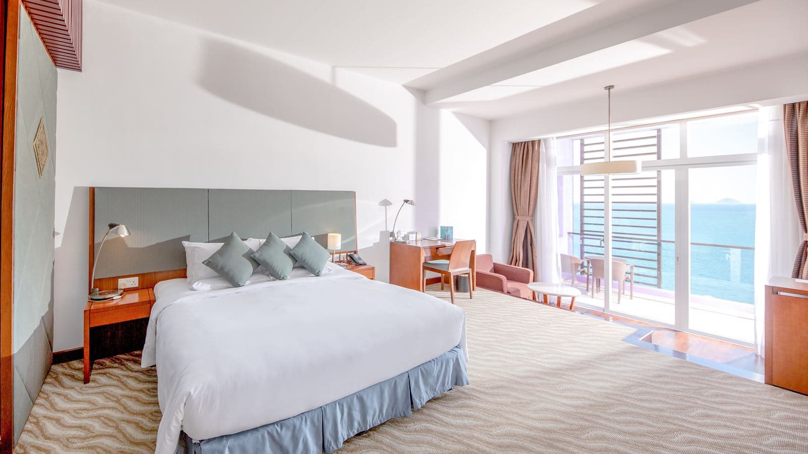 rooms-deluxe-room