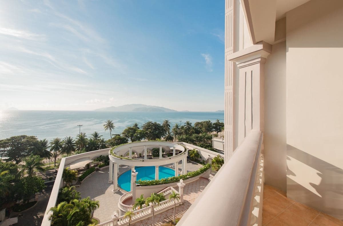 rooms-grand-deluxe-with-balcony