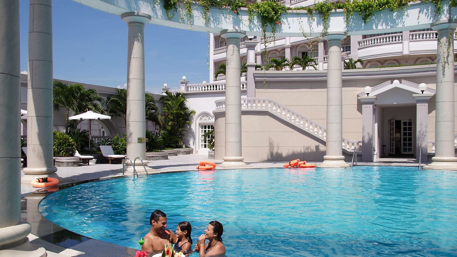 rooms-deluxe-ocean-view-with-balcony