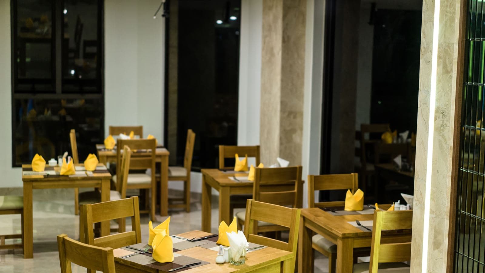 restaurants-restaurant