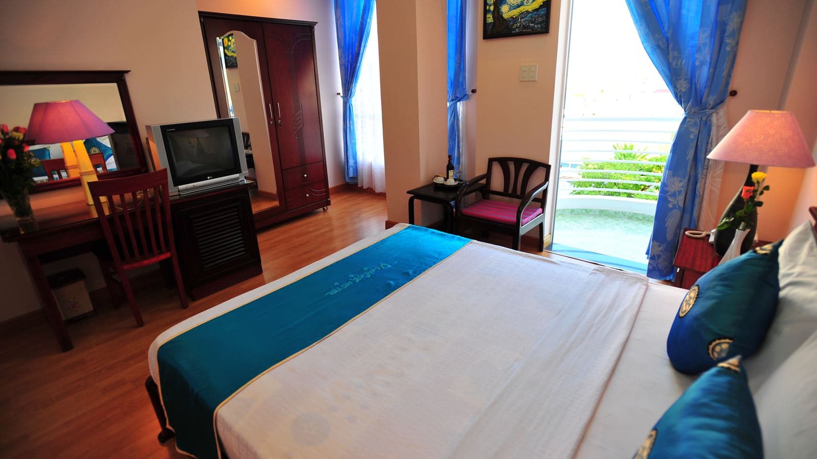rooms-suite-double-with-balcony