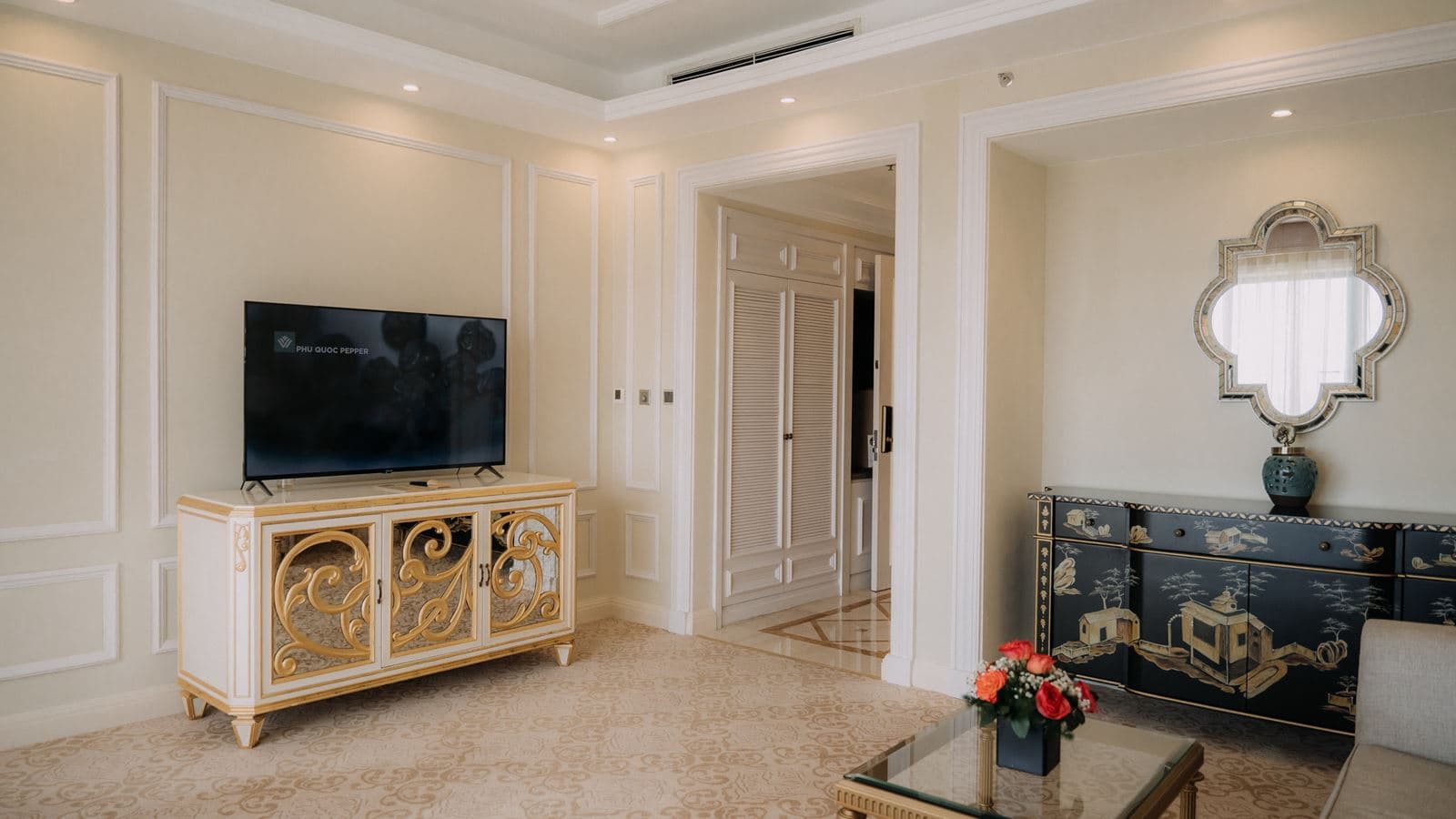 rooms-deluxe-suite-ocean-view-with-balcony