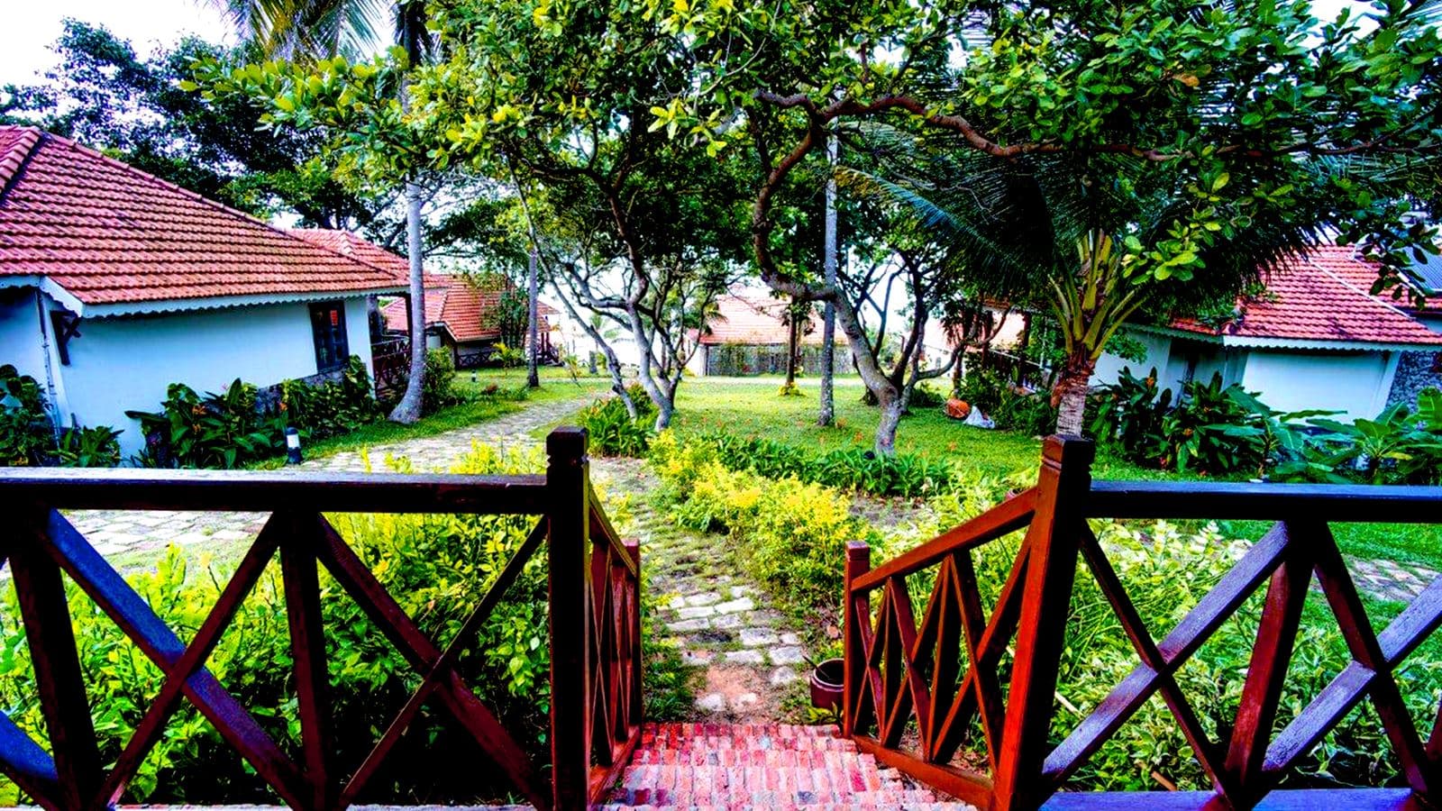 rooms-deluxe-bungalow-garden-view