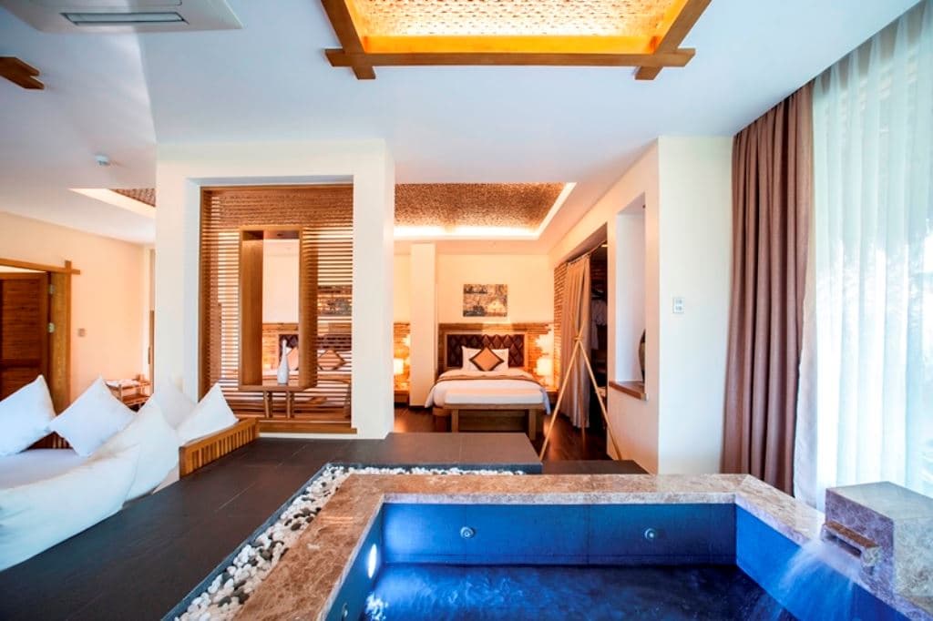 rooms-aroma-triple-with-jacuzzi-with-balcony