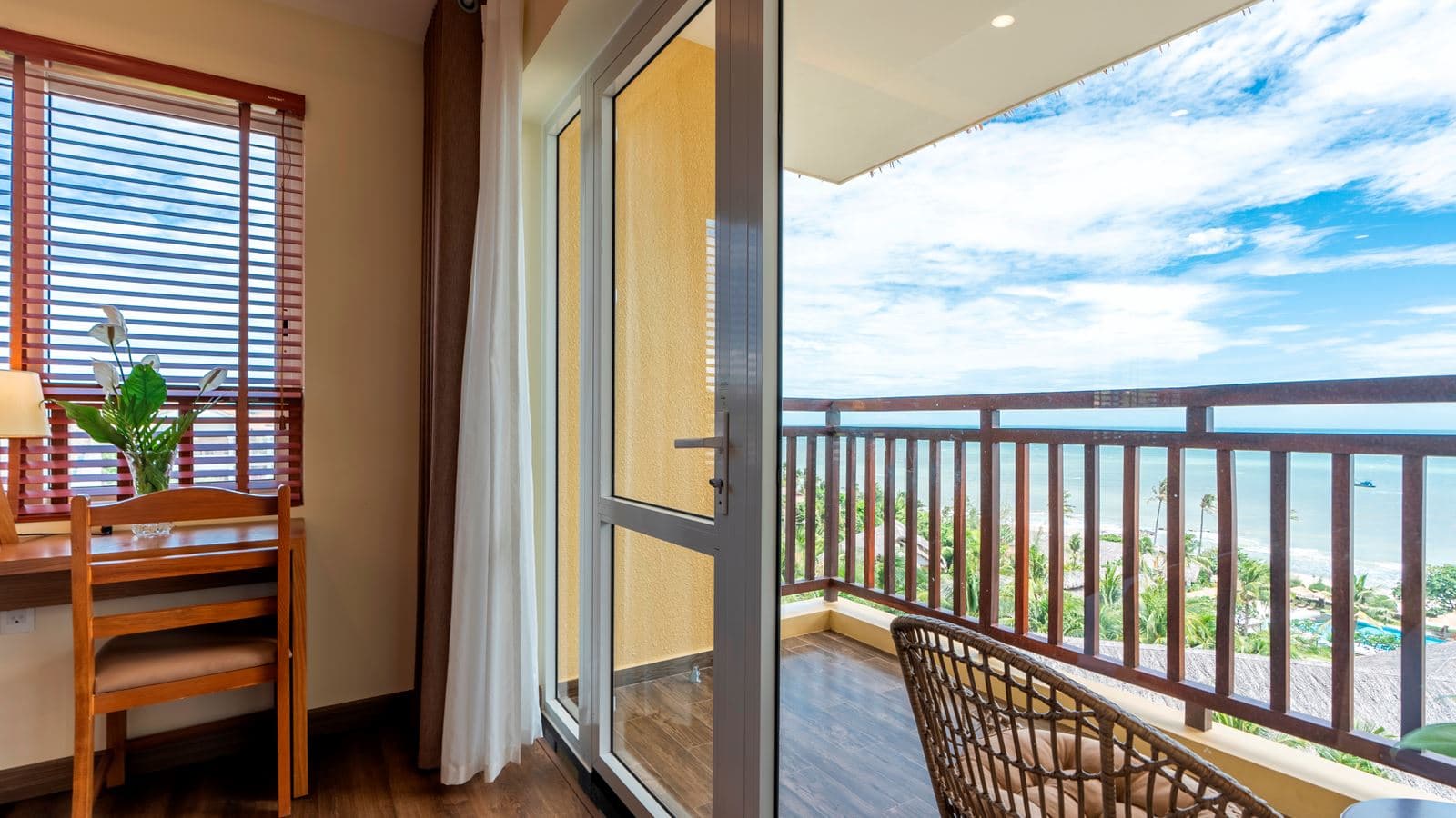 rooms-aroma-superior-sea-view-with-terrace