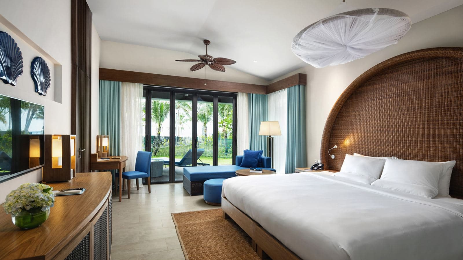 rooms-deluxe-bungalow