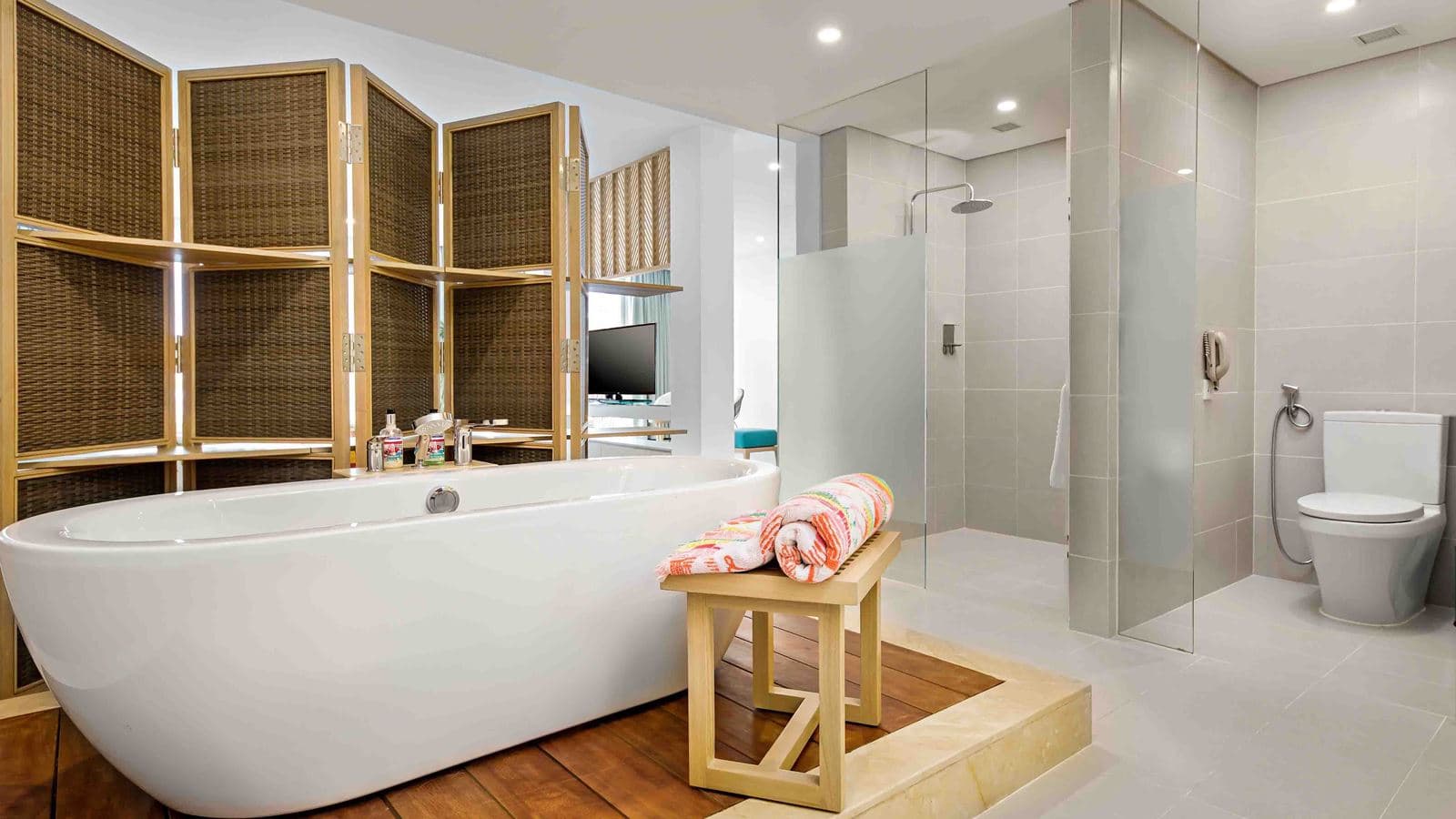 rooms-xtra-sol-suite