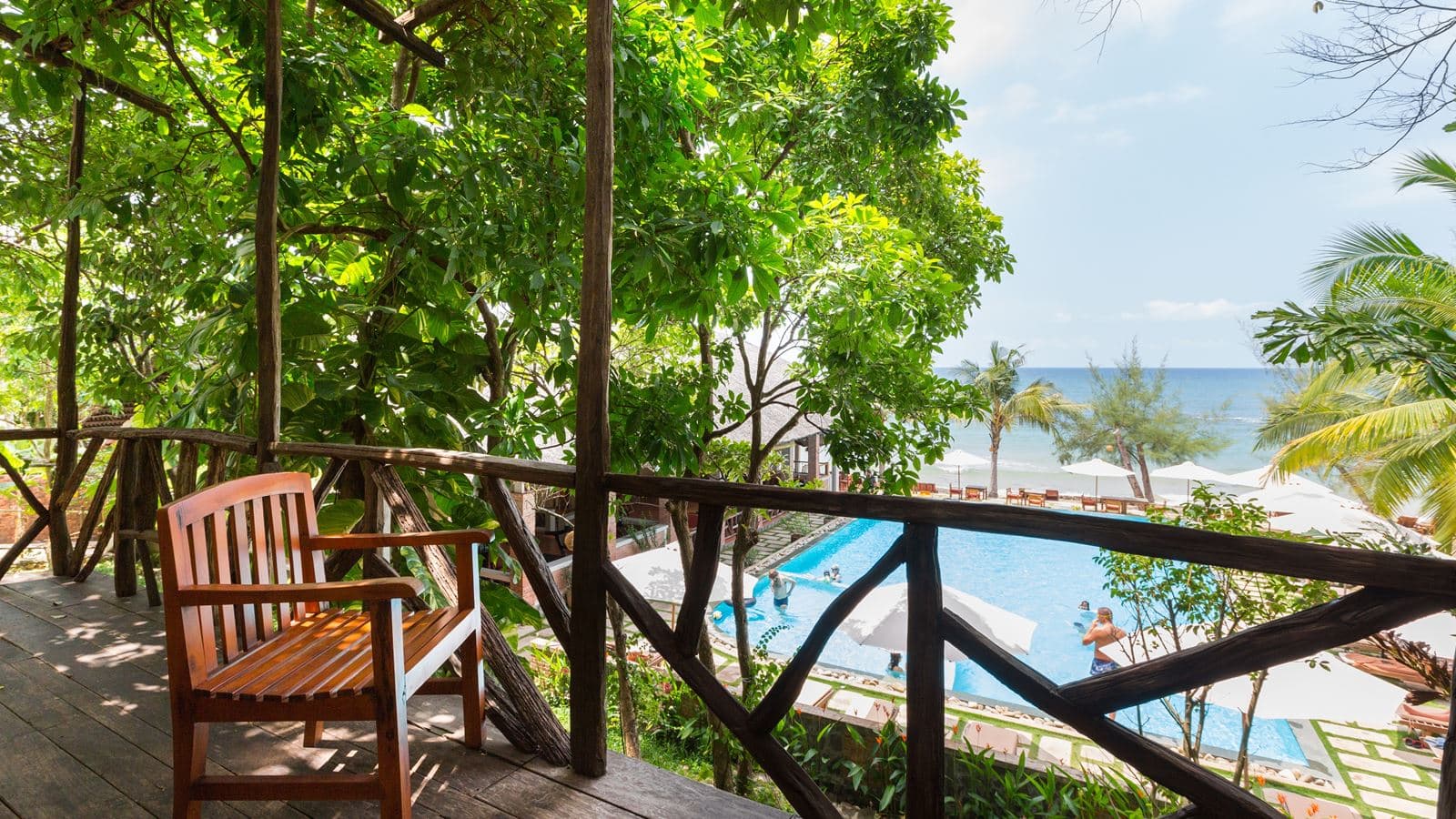 rooms-bungalow-triple-sea--pool-view