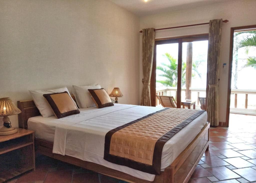 rooms-beachfront-bungalow