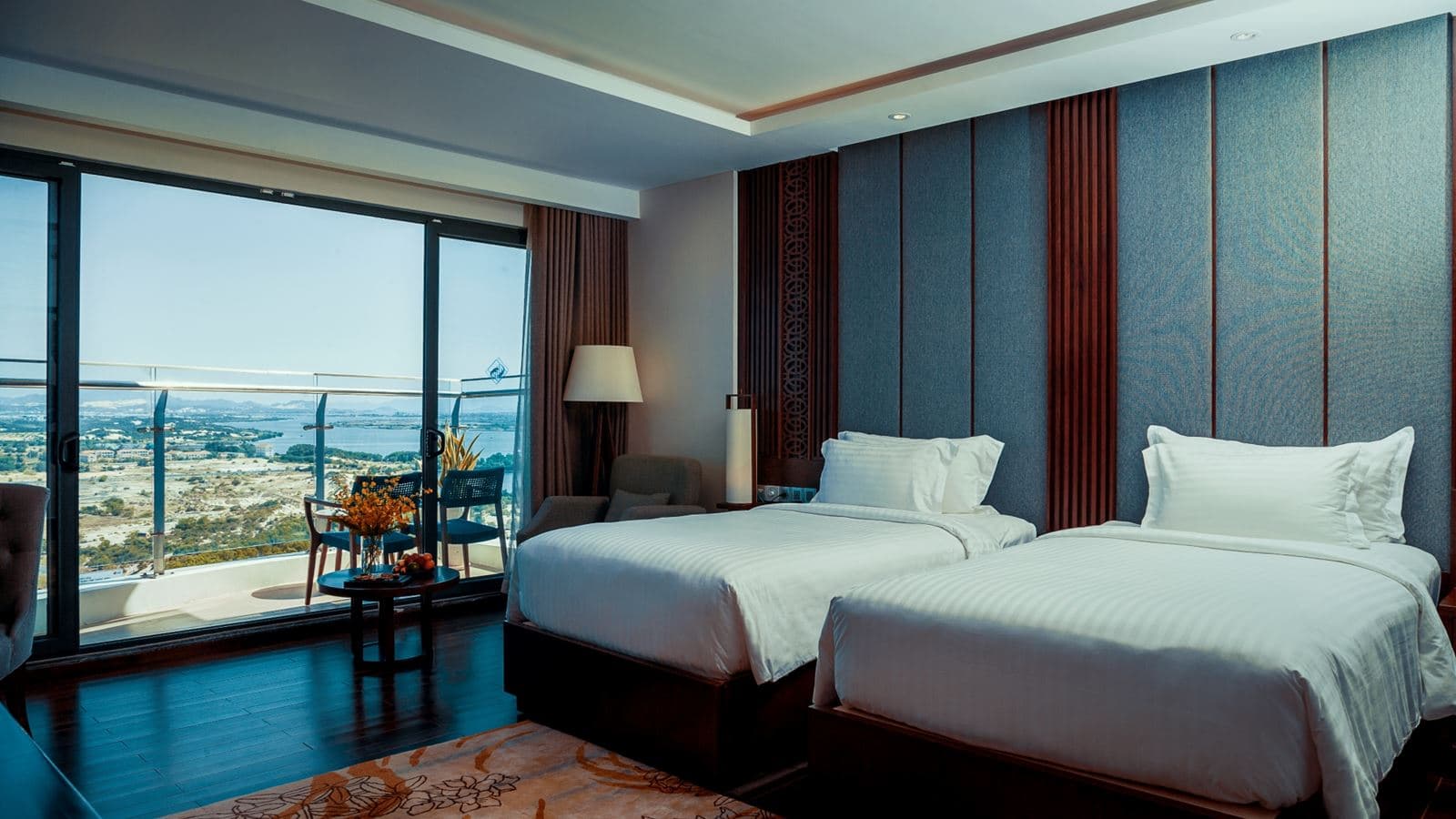 rooms-deluxe-with-balcony