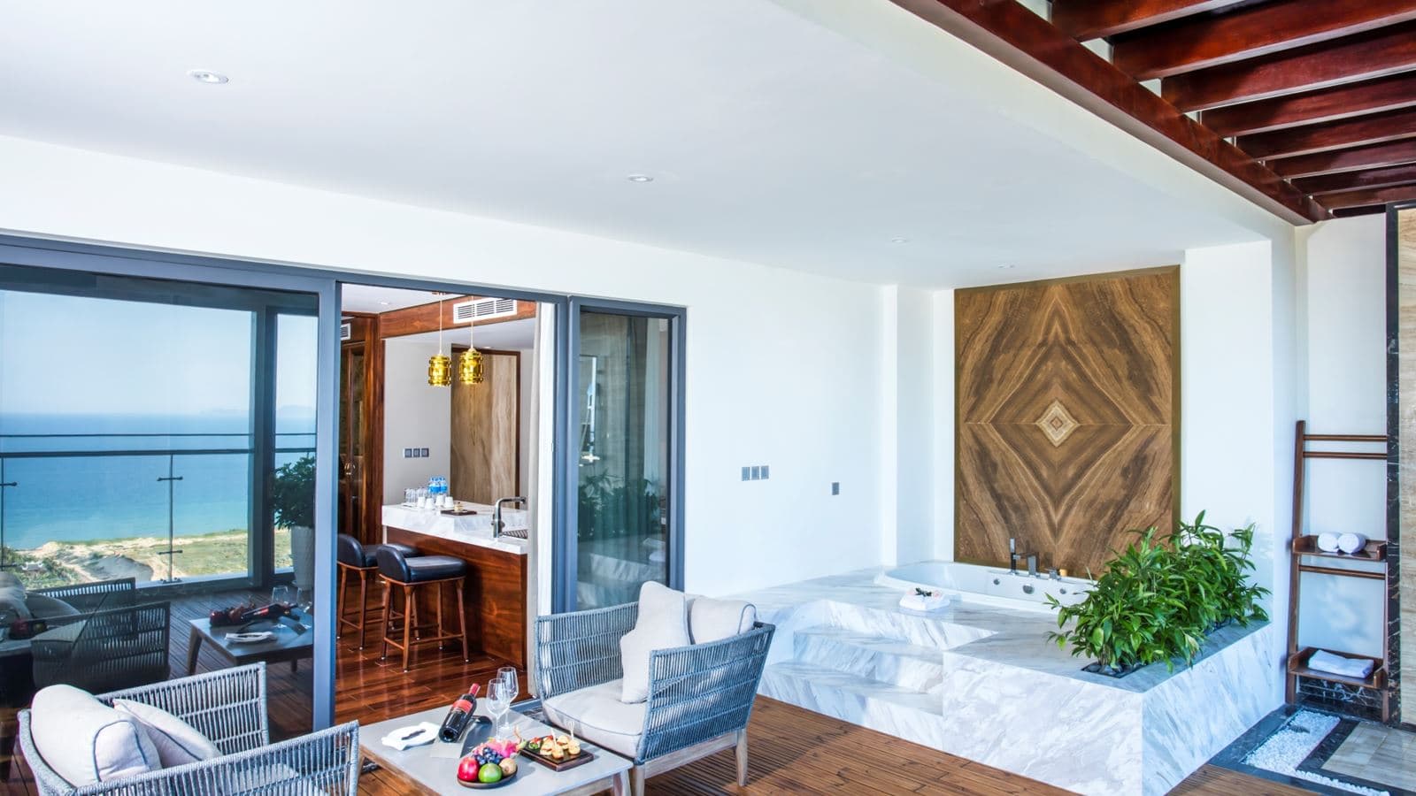 rooms-sky-suite-ocean-view-with-balcony