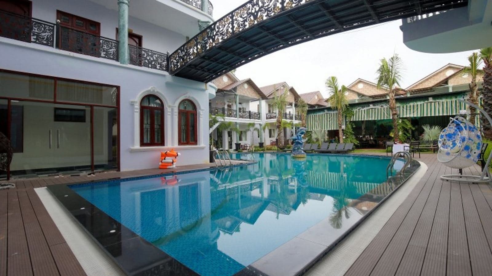pools-outdoor-pool