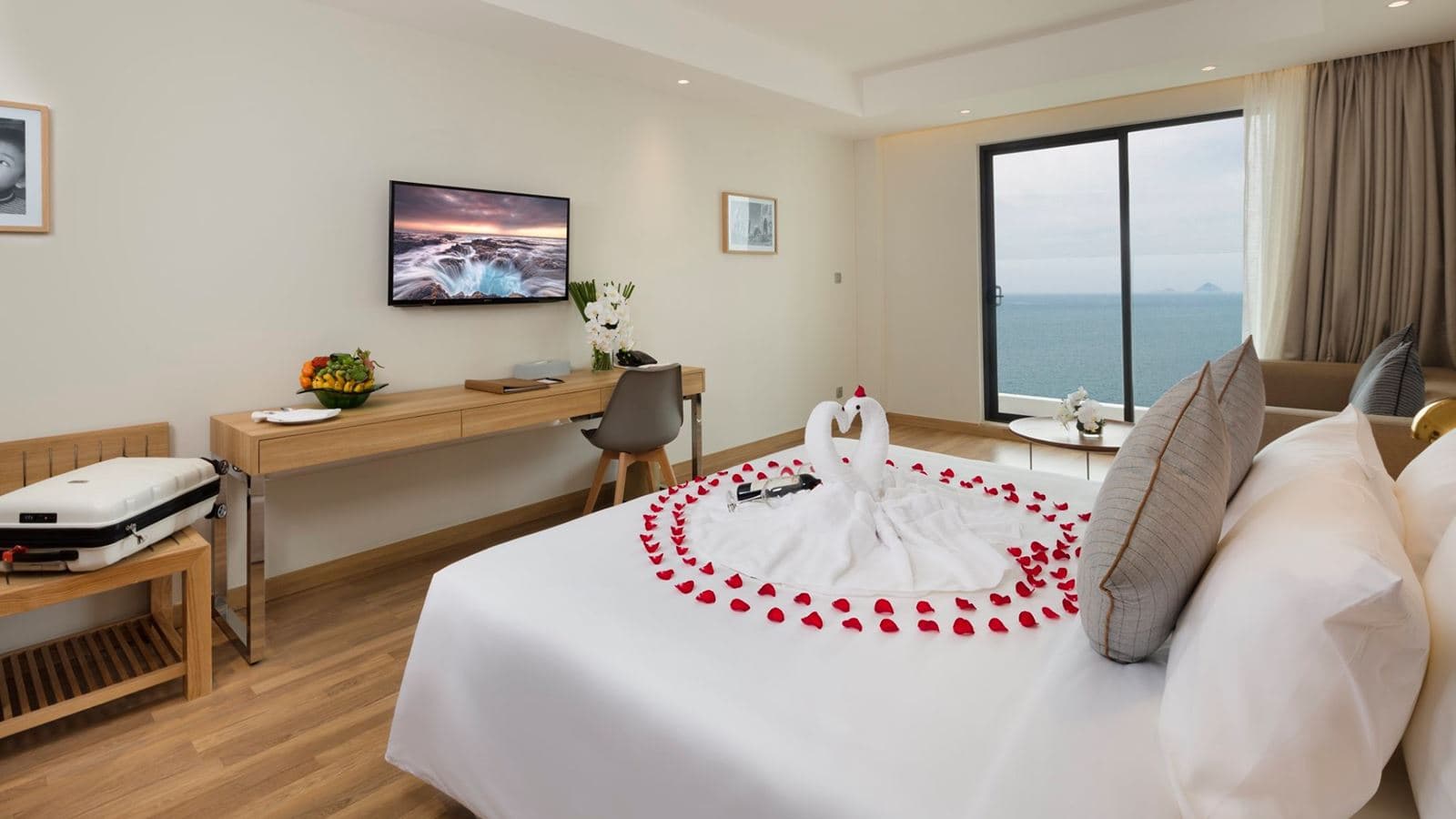 rooms-nagar-ocean-view-with-balcony