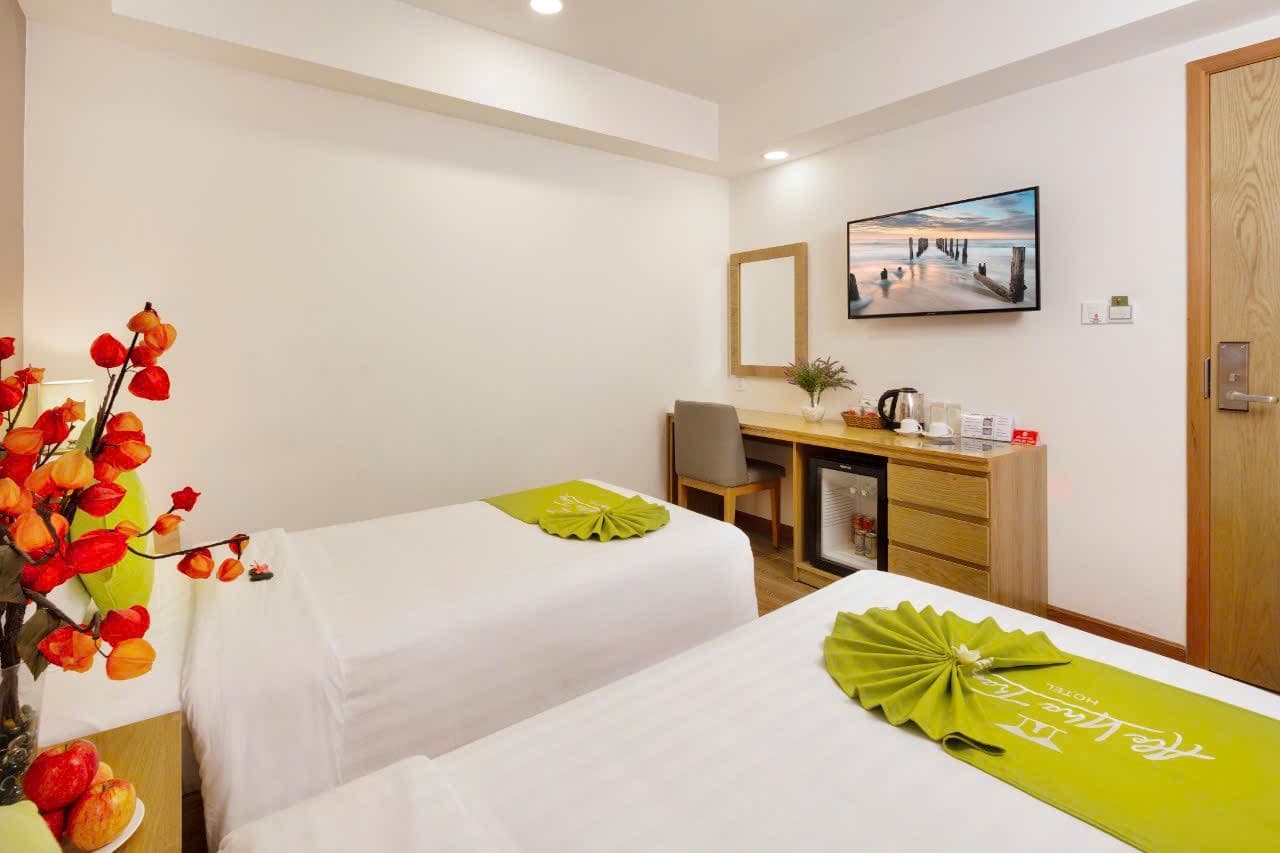 rooms-superior-interior--with-window