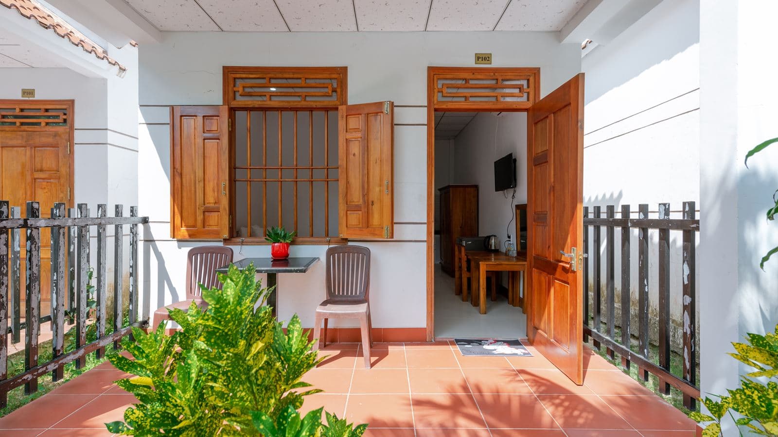 rooms-basic-bungalow-with-terrace