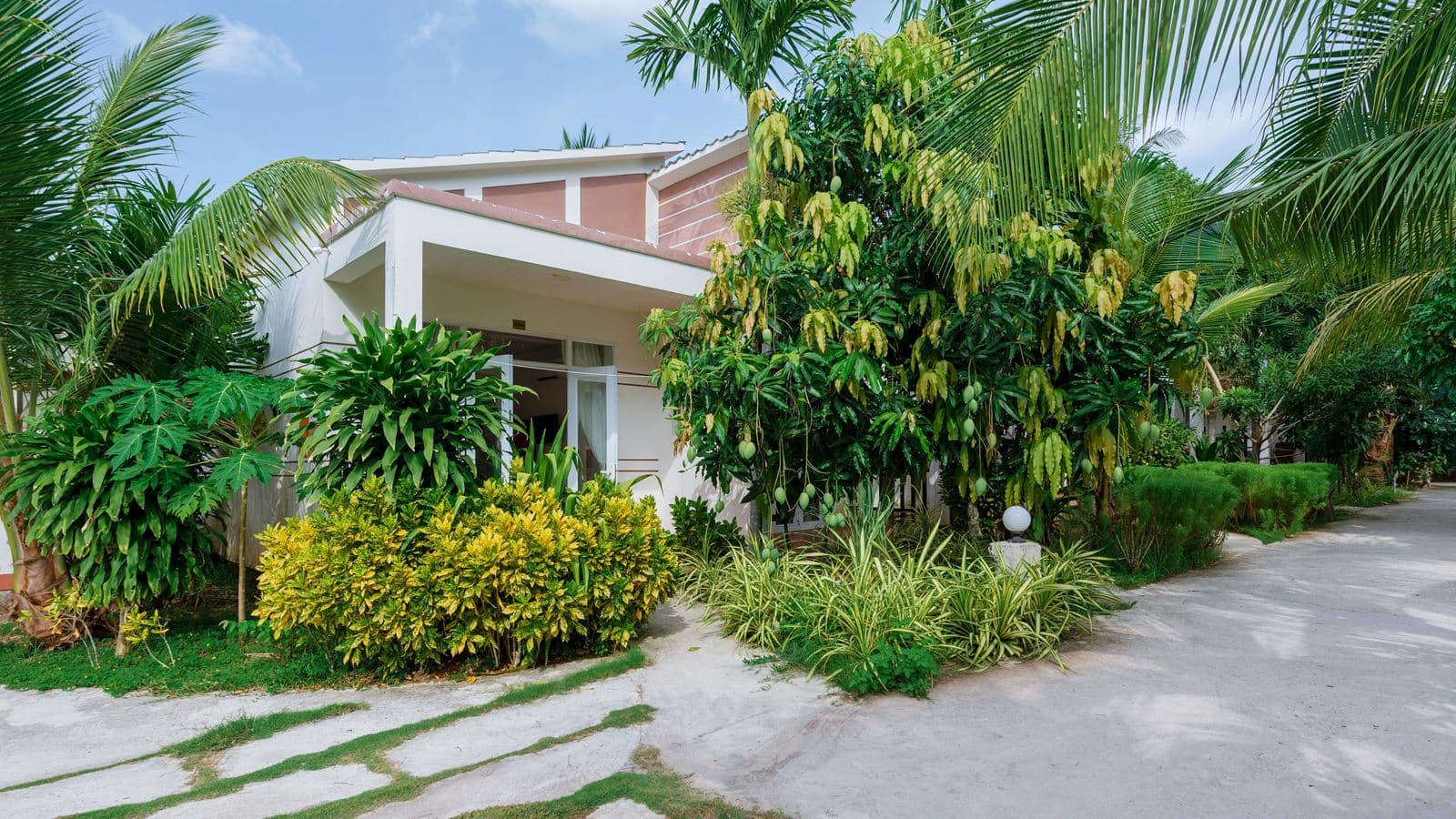 rooms-deluxe-family-bungalow-with-terrace