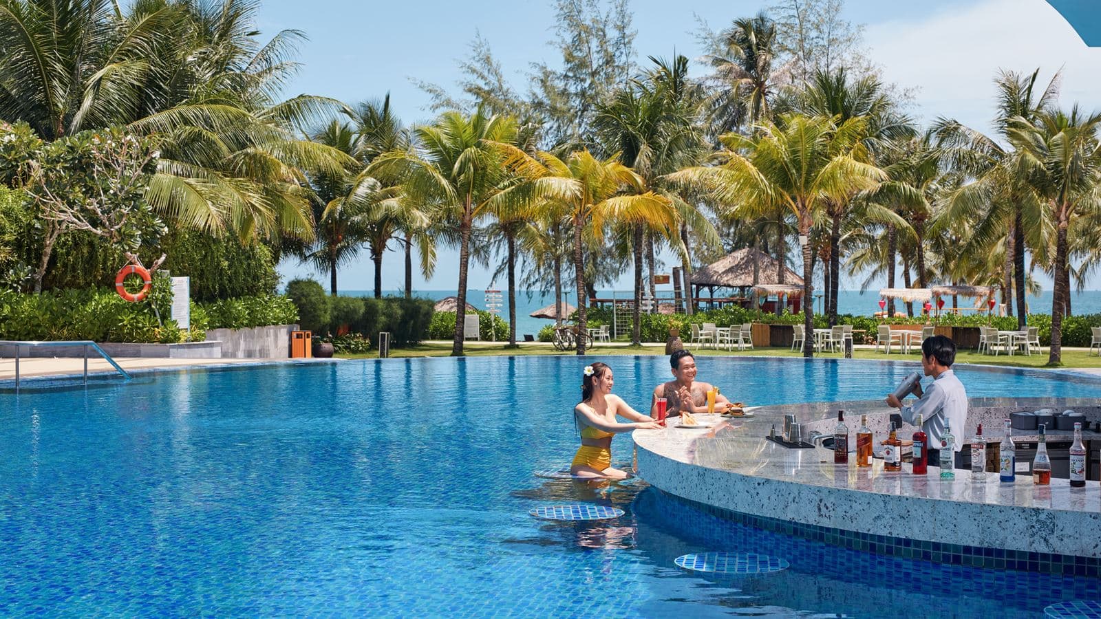 restaurants-oasis-pool-bar