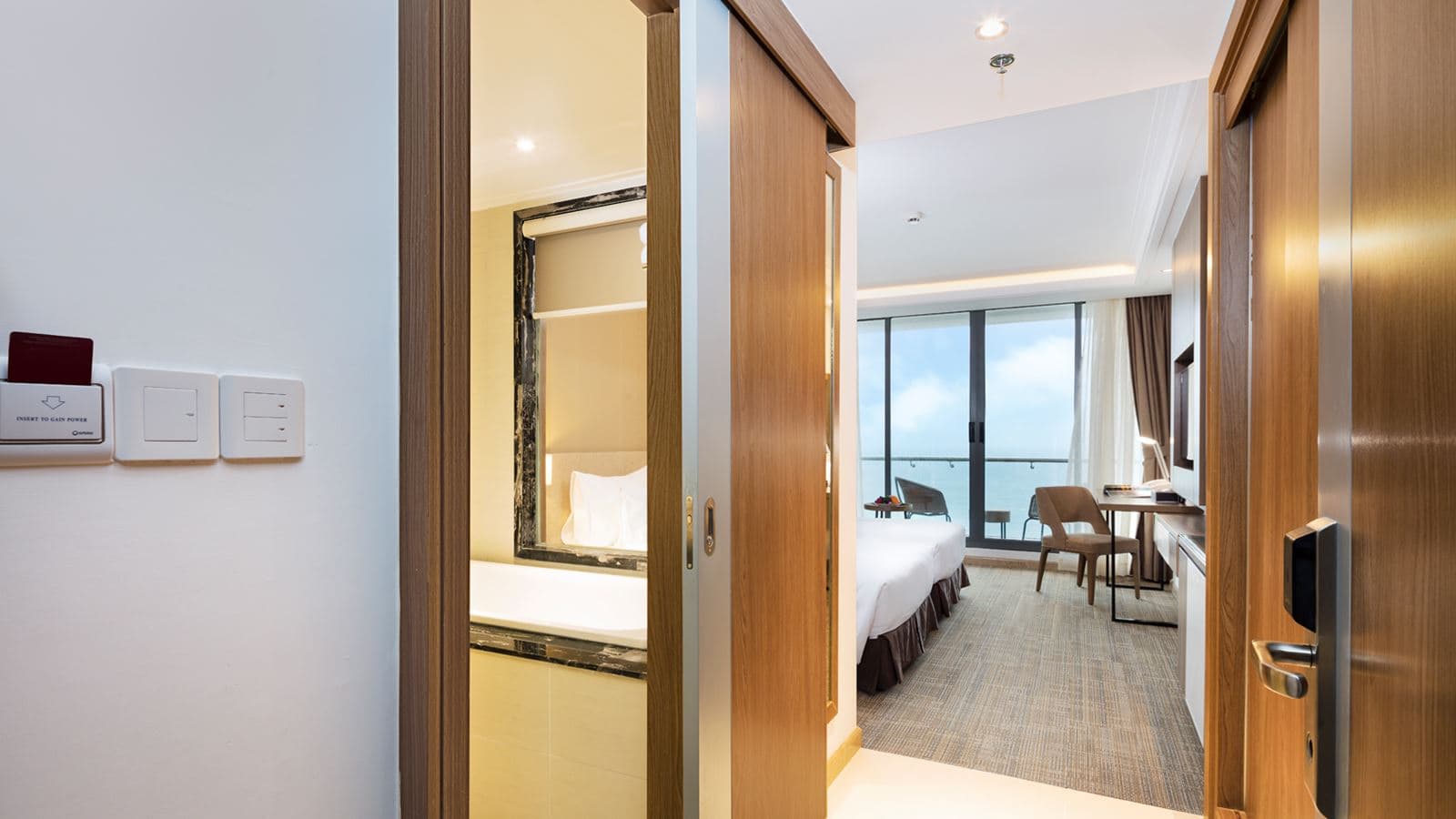 rooms-premier-deluxe-ocean-view-with-balcony